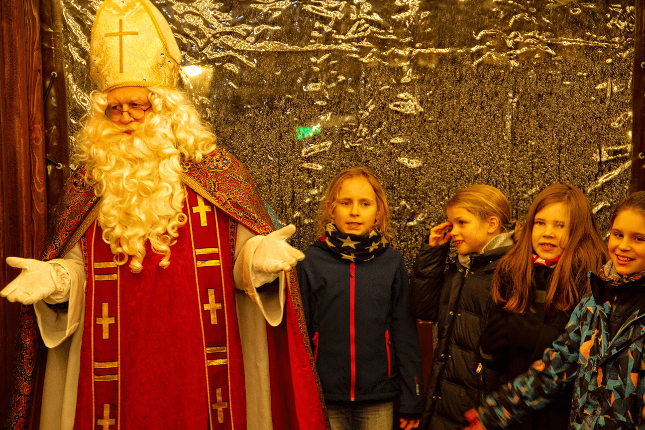 Nikolaus erzählt Geschichte